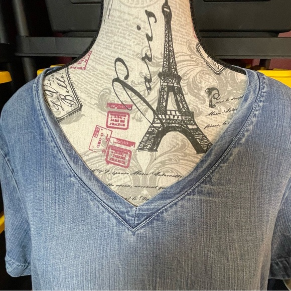 Velvet Heart Light Blue V-Neck Tee - Picture 4 of 8